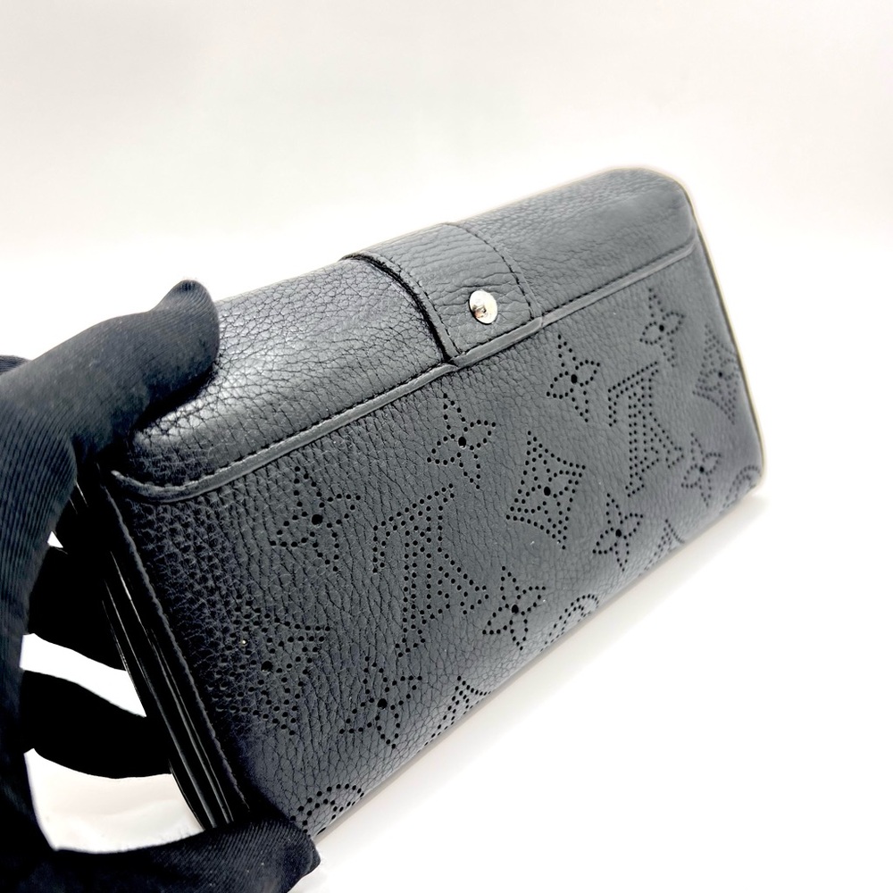 Authentic LOUIS VUITTON Mahina Portefeuille Amelia Black Leather Long Wallet - Picture 5 of 14